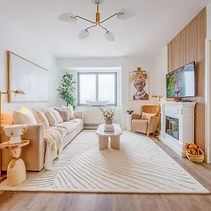 Skyline Spectacle Modern Designer Studio With Panoramic Nyc Views Apartment