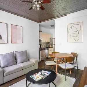 Sophisticated 2bd On Barrow Street, Greenwich Village Apartment